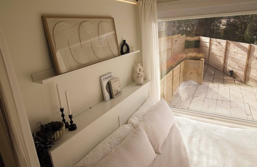 Dunmore House | Tiny House | KING Bed | Backyard | Private