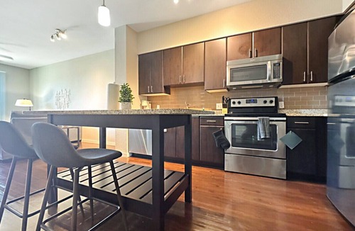 Historic Old Northeast Apartment | Top Floor Luxury Living, Downtown St. Pete