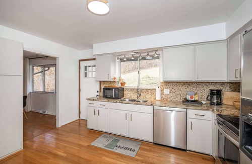 Roselawn Finance House | Top Notch City Escape – A Fusion of Rest and Fun!