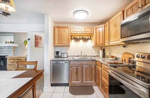 Seven Devils Condo | Top of 7, B-10- Close to Boone & Banner Elk, Mtn View, Fireplace, Cute & quaint