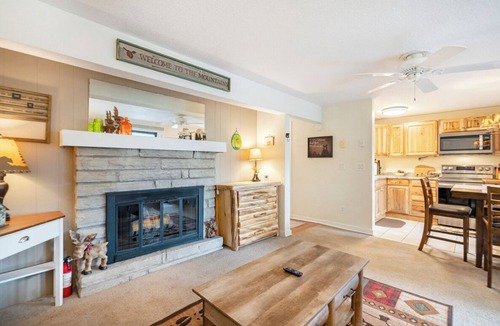 Seven Devils Condo | Top of 7, B-10- Close to Boone & Banner Elk, Mtn View, Fireplace, Cute & quaint