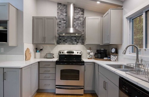 Rapid City Cabin | Torch Lake cabin, 4BR, Sleeps 10, Firepit, A/C