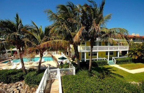 Bradenton Beach Hotel | Tradewinds 1 Bedroom STND North Cottage. . NO PETS