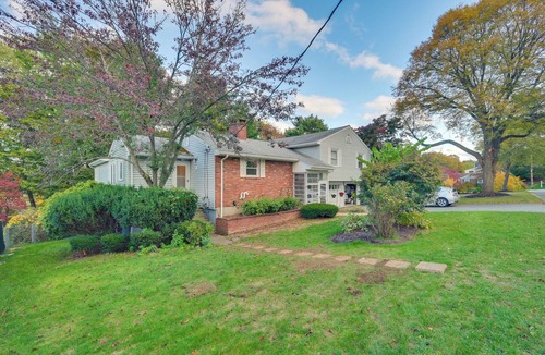 Winchester Apartment | Train to Boston! Cozy Apartment in Winchester