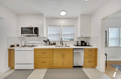 Mid Central House | Tranquil Charm · Chic Pasadena Gem!