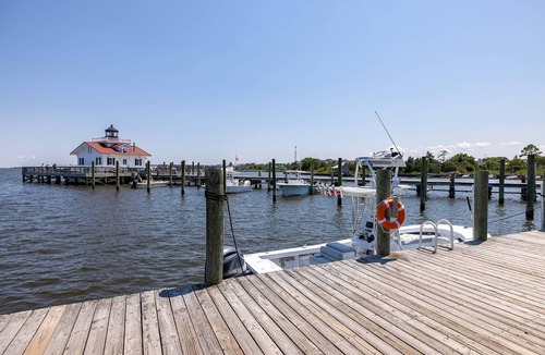 Historic Downtown Manteo House | Tranquil House Inn - Large King Premium Room