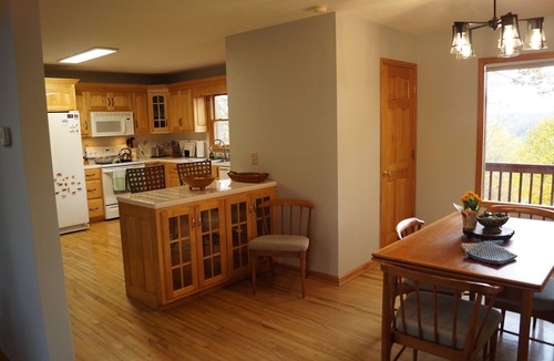 Piney Creek Cabin | Tranquil Retreat w/New River and Mountain Views! River Access, Hiking