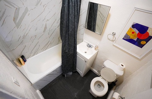 Westlake Hotel | Tranquil Studio with AC in vibrant Los Angeles