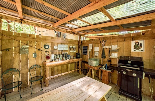 Sevierville RV Rental | Travel&Leisure mag top romantic Glamping T3