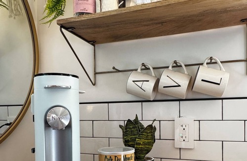 Kenilworth House | Travel Nurse Retreat Spacious Tiny Home with A/C walk to Mission Hospital