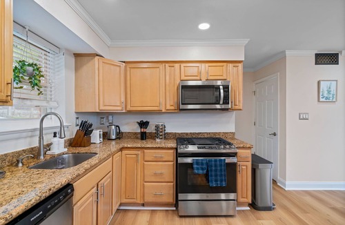 Seminary Hill House | Traveler's Dream Old Town Alexandria Home