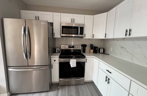 Albany Apartment | Trendy Parkside 2-bedroom with Private Entrance