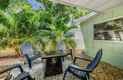 St. Petersburg House | Tropical Disco | Pool & Fire Pit | St. Pete Beach