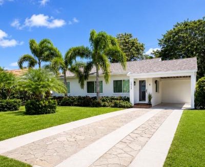Country Club Park House | Tropical Oasis 3 Bedroom House with Hot Tub West Palm Beach