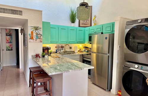Park East Condo | Tropical Paradise close to Downtown Sarasota, Old Florida Style One Bedroom