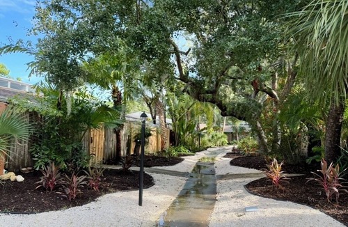 Park East Condo | Tropical Paradise close to Downtown Sarasota, Old Florida Style One Bedroom