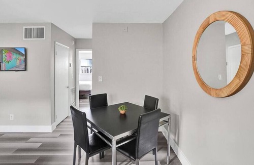 Harbordale Apartment | Tropical & Trendy 1BR-Full Kitchen- Off 17th ave!