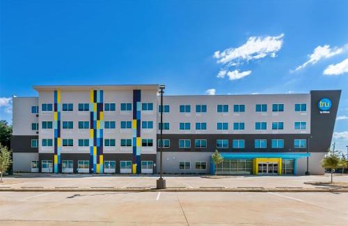 Northeast Pensacola Hotel | Tru By Hilton Pensacola I-10 North Davis Highway