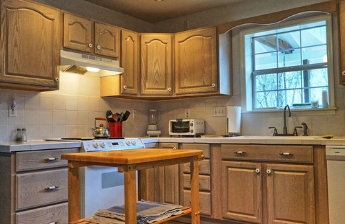 Almond Cottage | Tsali View Cottage-High Speed Wifi - Fire Pit & Mountain View!