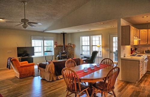 Almond Cottage | Tsali View Cottage-High Speed Wifi - Fire Pit & Mountain View!