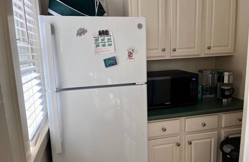 South Medford Condo | Tufts 2br w/Standing Desk & Home Theater