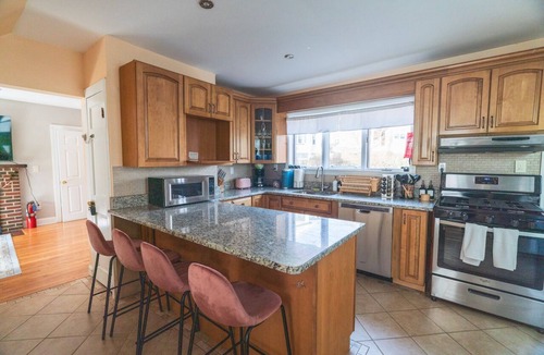 West Somerville House | Tufts 4BD/2BA - 5.MIN to Harvard&Boston/Free Parking/Walk to Subway