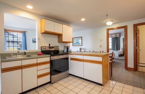 Boothbay Harbor Hotel | Tugboat Inn