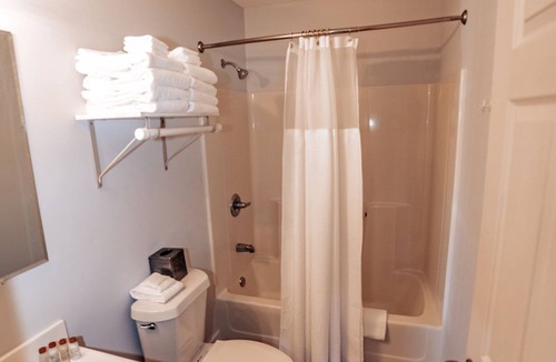 Spring City Hotel | Two Bedroom Lodge Room