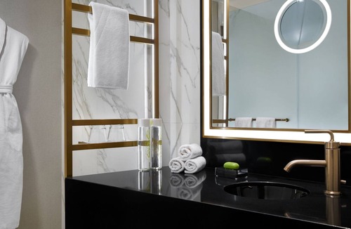 Downtown Washington D.C. Hotel | Two Deluxe King | Hotel Washington|Iconic Location for Relaxation or Exploration
