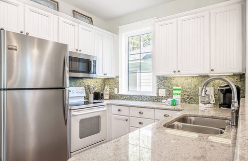 Laurel Grove House | Two Golf Carts Included ~ Private Porch