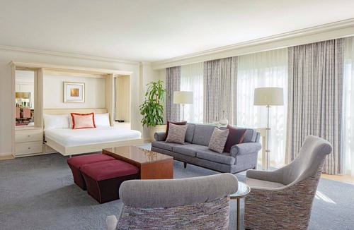Florida Center Hotel | Two Queen One Full Room at a 4⭐️ Hotel