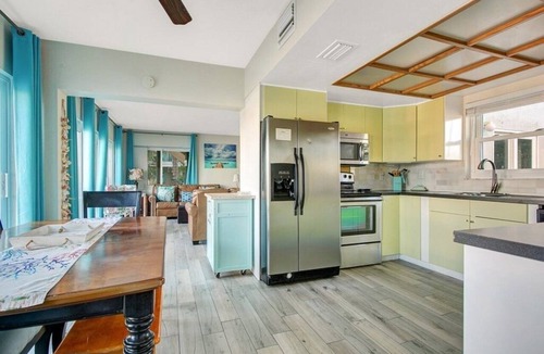 Bay Esplanade Condo | Two Story Waterfront Suite