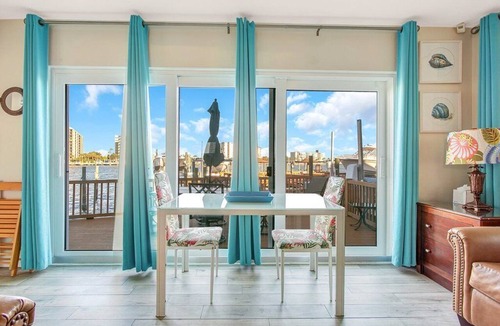 Bay Esplanade Condo | Two Story Waterfront Suite