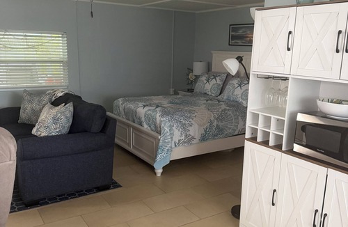 Cortez Cottage | Ty's Canal Cottage