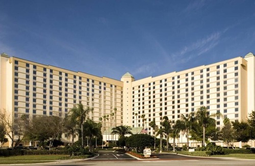 Florida Central Atlantic Coast House | Ultimate Getaway! 2 Serene Units, Near The Wizarding World of Harry Potter, Restaurant