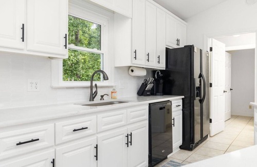 Wise House | Ultimate Lake House | Dock, Game Room, Sleeps 15