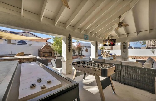 River Mountain House | Ultimate Vacation: A Luxurious Oasis with a Pool!