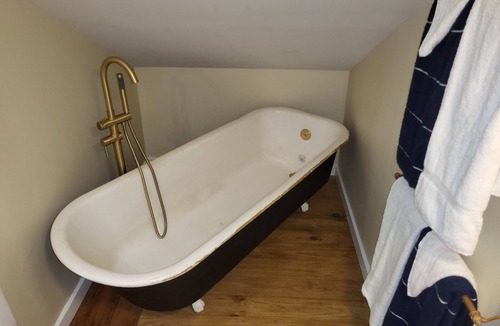 Frederick House | Unique & Comfy Tower Suite in the Manor House!