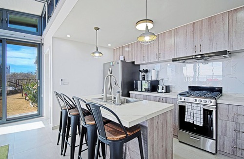 El Sargento House | Unique modern repurposed shipping container home. 250mb+ WiFi with Starlink backup. Lounge in a hammock or day bed on one deck or teak furniture w/firepit on the other. Store gear in a large secure guest locker. Free use of SUPs and beach toys.