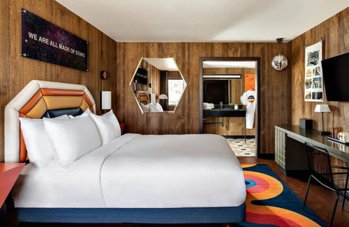 Flagstaff Hotel | Unwind After Your Adventures | Outdoor Heated Pool & Pets Allowed + Free Parking