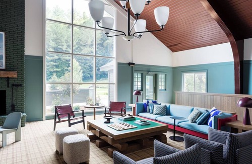 Stowe Area Hotel | Unwind in a Charming Room Near Vermont Ski Museum!