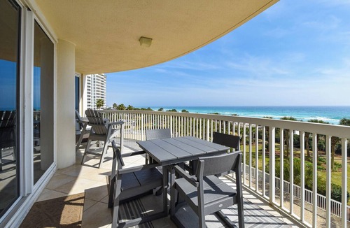 Destin Condo | Updated beachfront condo w/great early spring & summer rates! Book now! 💙🏖☀