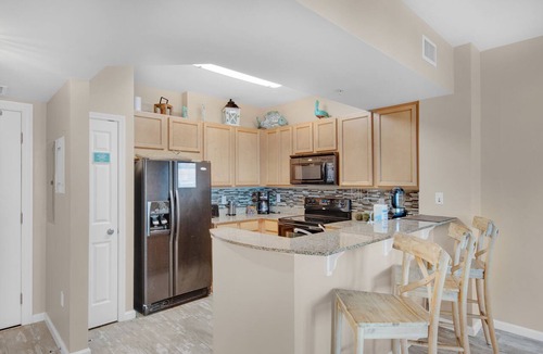 Destin Condo | ⛱️Updated Condo ~ Pool View & Lagoon Pool ~ Palms 2713 ~ Near Beach