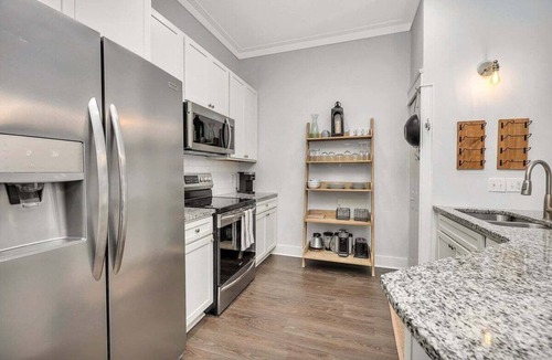 King City Condo | Updated condo with pool & steps to village