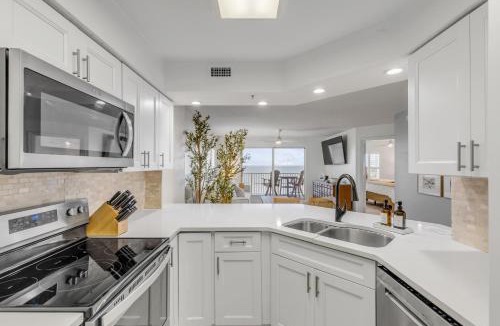 Seawinds Condo Apartment | Updated direct oceanfront corner 2/2 with stunning beach views, a heated pool, and parking garage