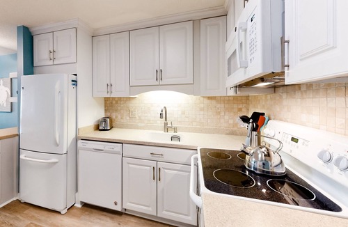 Folly Field Condo | Updated, ground-floor island condo with pools, hot tub & tennis - steps to sand