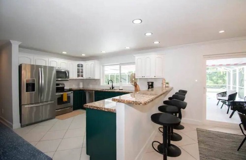 Willoughby Acres House | Updated Heated Olypmic Pool Retreat Near Mercado & Pet Friendly