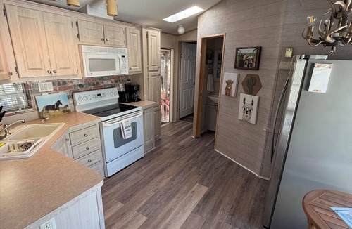 River Ranch House | Updated River Ranch Cabin + Golf Cart