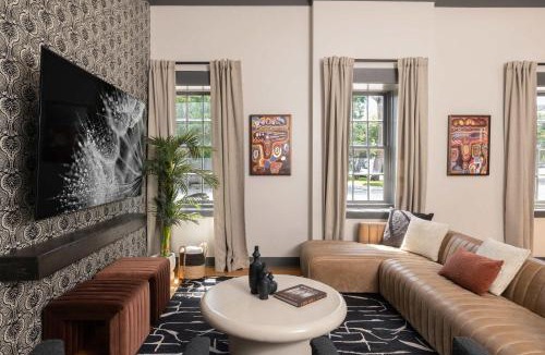 Old West Broad Neighborhood House | Updated Townhome Free Parking