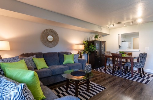 Eagle House | Updated Townhome, walk to shops, patio w/grill, Relocation Specialists